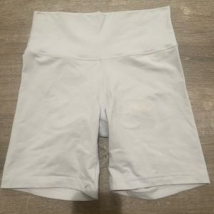 Aritizia biker shorts